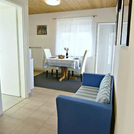 With A Parking Space - 22680 Apartmán Umag