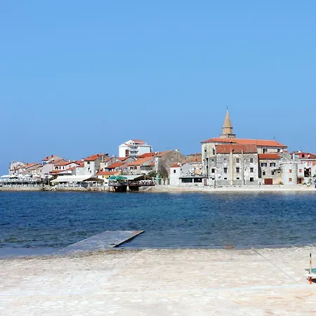 With A Parking Space - 22680 Umag